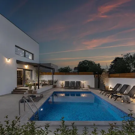 Stric Toni Pakoštane